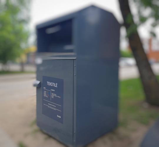 Akmenės rajone pastatyti tekstilės atliekų konteineriai